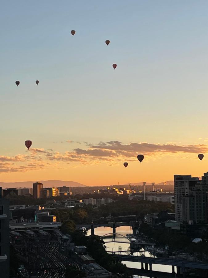 Aura2107, 2 Bedroom Apartment With Balcony, Stunning Yarra River And City Views Melbourne Exterior foto