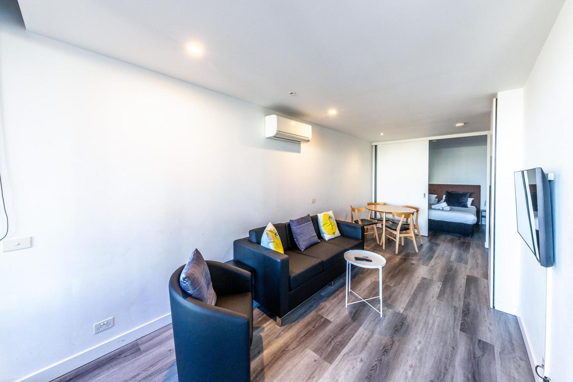 Aura2107, 2 Bedroom Apartment With Balcony, Stunning Yarra River And City Views Melbourne Exterior foto
