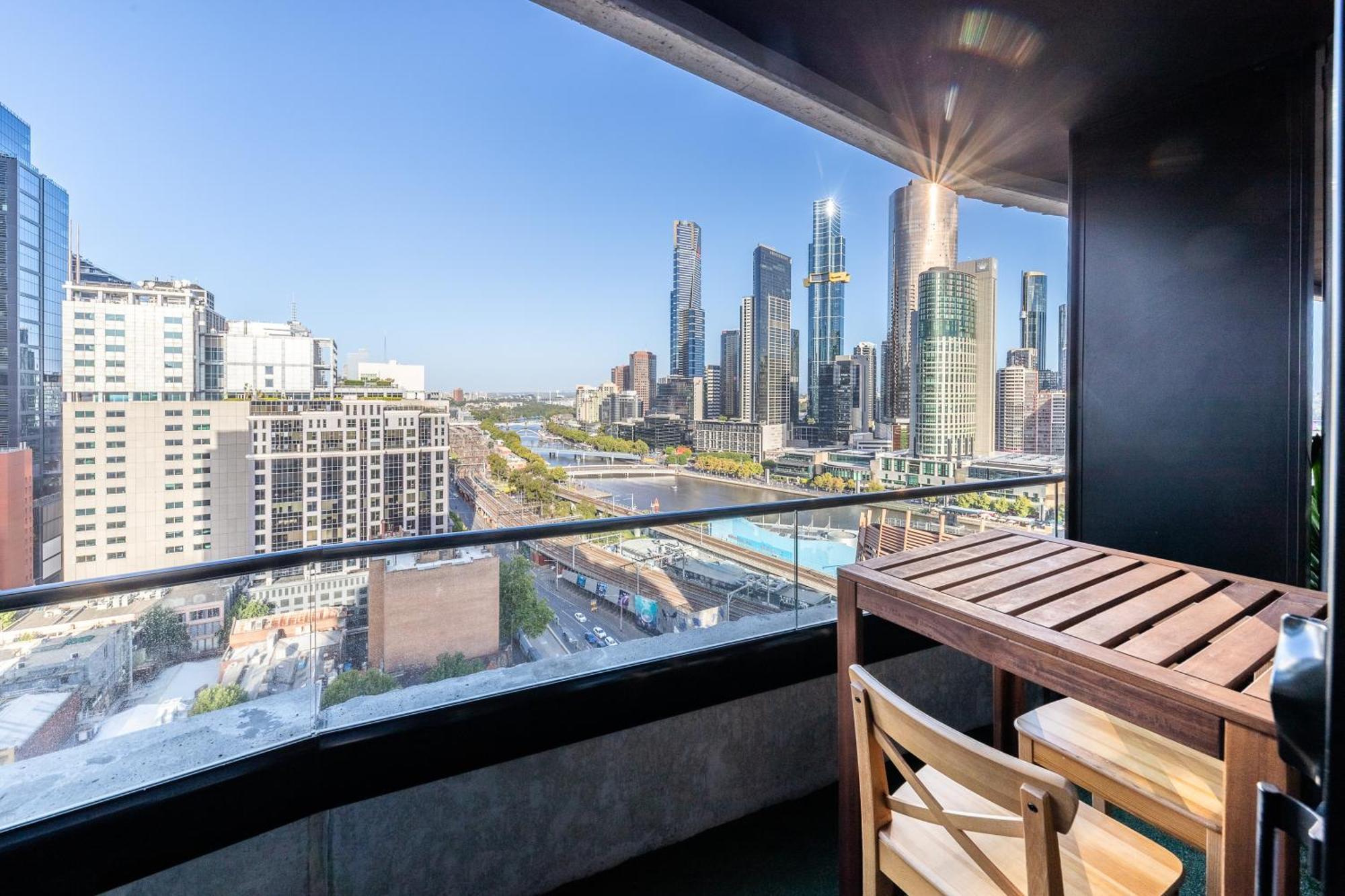 Aura2107, 2 Bedroom Apartment With Balcony, Stunning Yarra River And City Views Melbourne Exterior foto